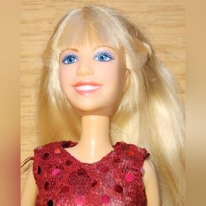 HANNAH MONTANA Singing Doll Xmas Song Acceptable Condition Sequins Studs